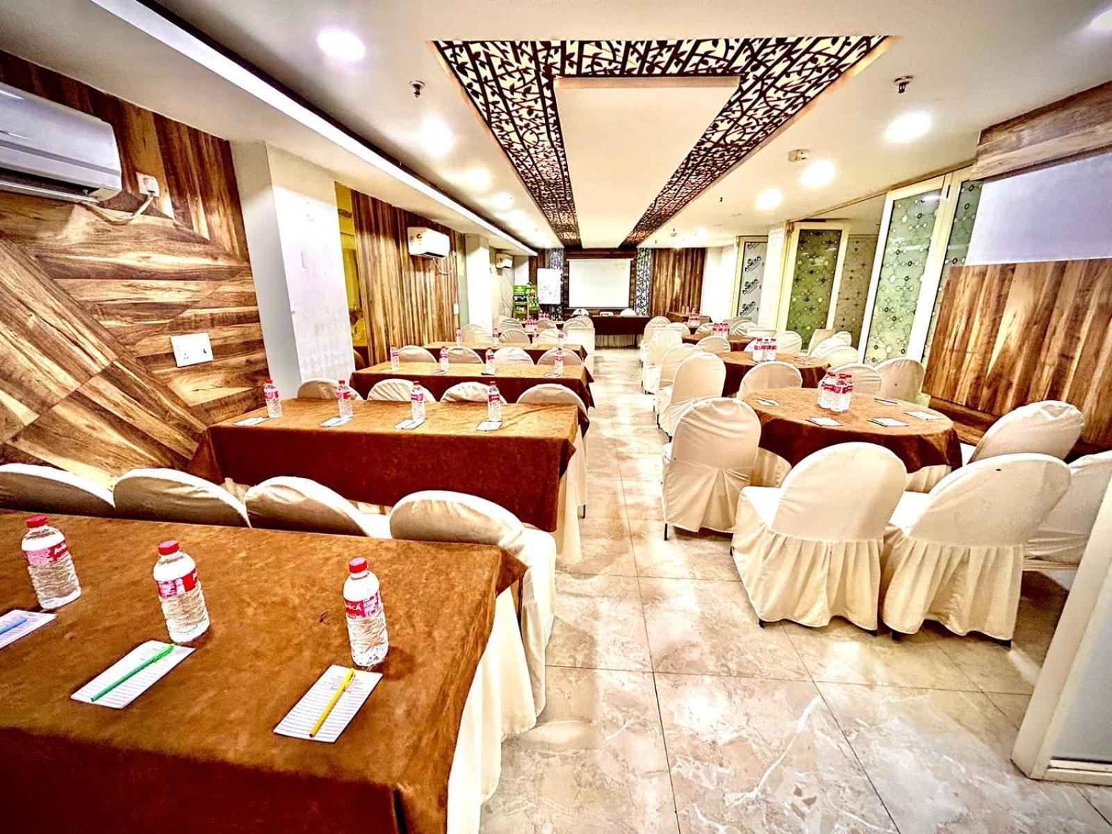 The Tomar Hospitality Hotel New Delhi Buitenkant foto