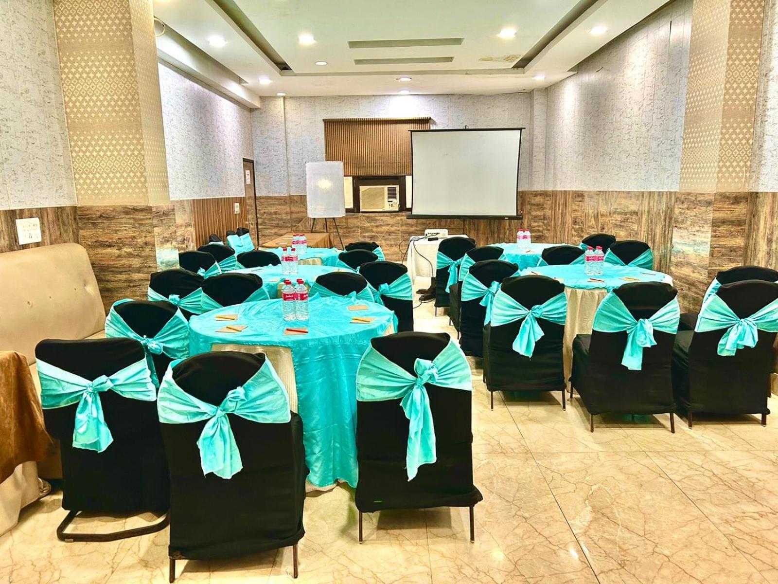 The Tomar Hospitality Hotel New Delhi Buitenkant foto