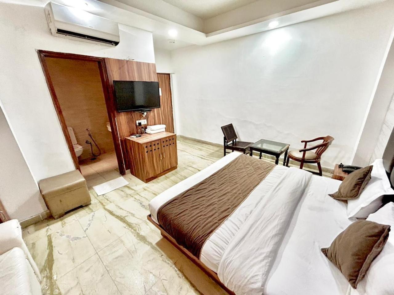 The Tomar Hospitality Hotel New Delhi Buitenkant foto