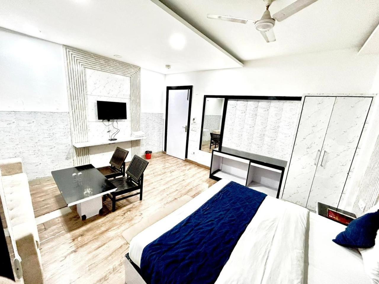 The Tomar Hospitality Hotel New Delhi Buitenkant foto