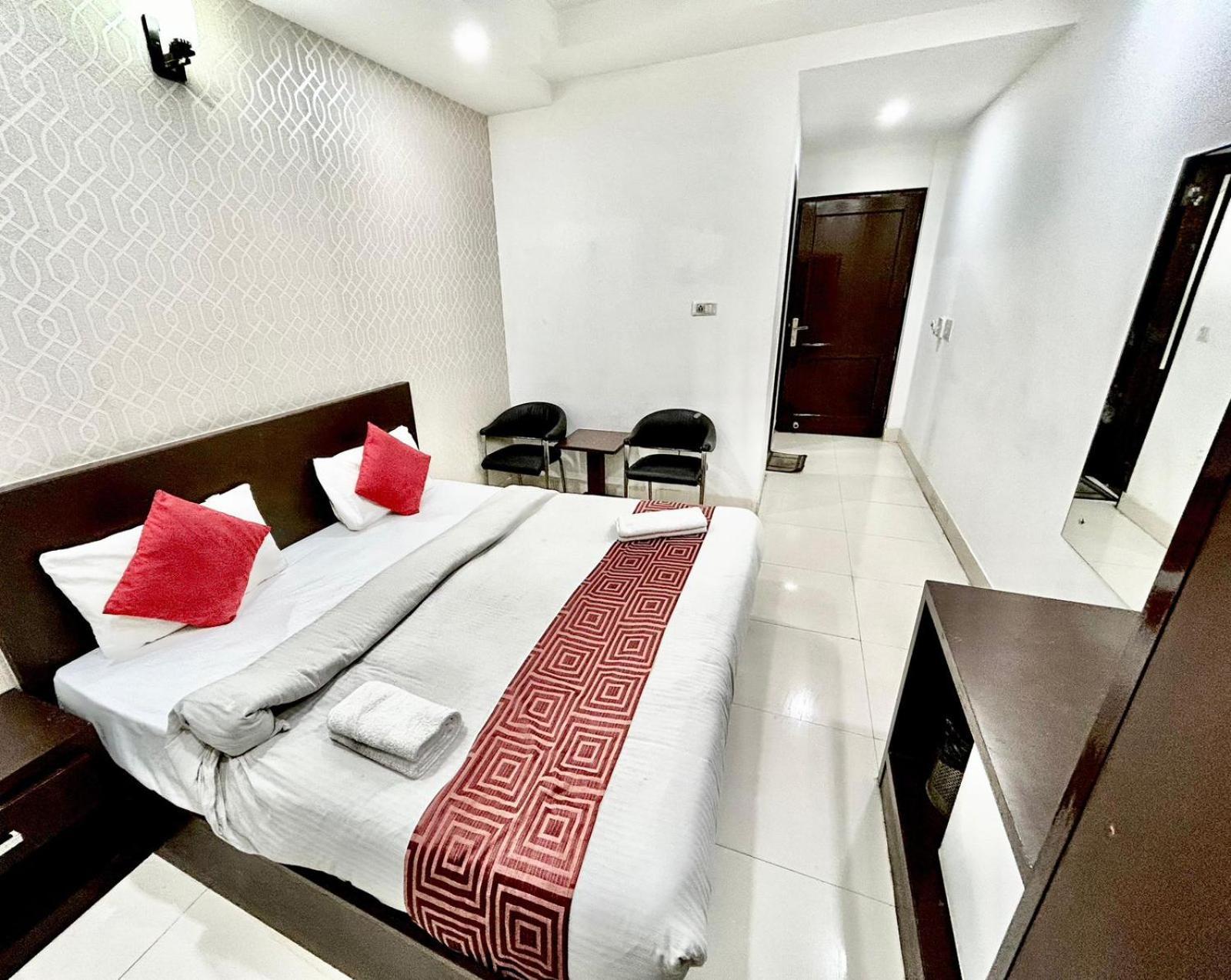 The Tomar Hospitality Hotel New Delhi Buitenkant foto