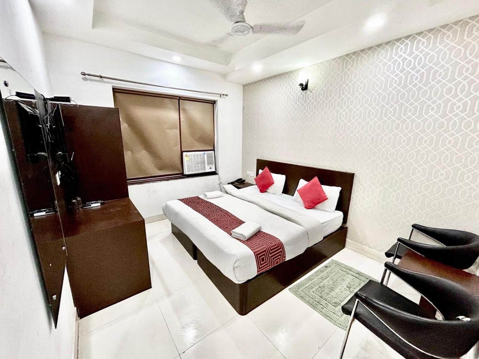 The Tomar Hospitality Hotel New Delhi Buitenkant foto