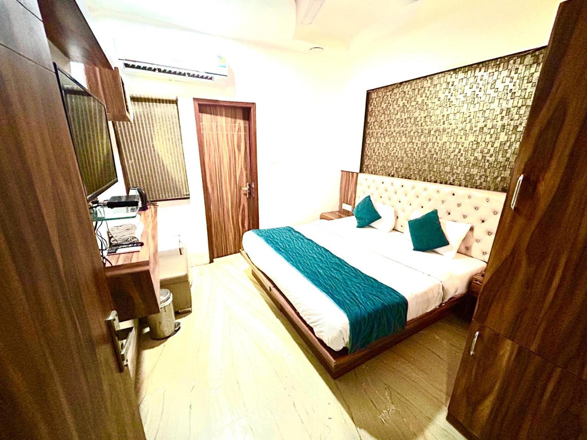 The Tomar Hospitality Hotel New Delhi Buitenkant foto